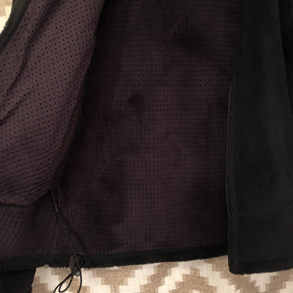 Patagonia Women’s Black Fleece R4 Regulator Jacket - Picture 4 of 8